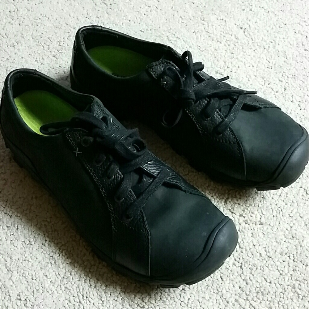 Keen black shoes